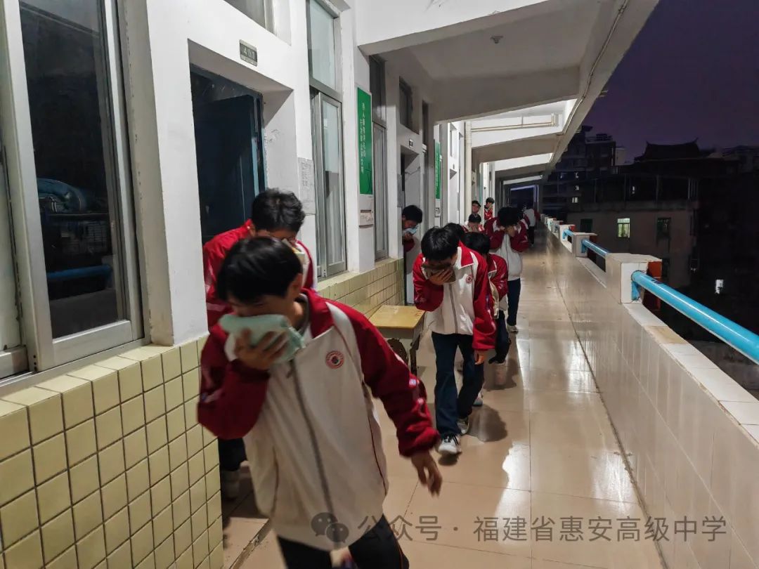 生命至上，防范未然——惠安高级中学举行夜间消防预警、学生疏散演练